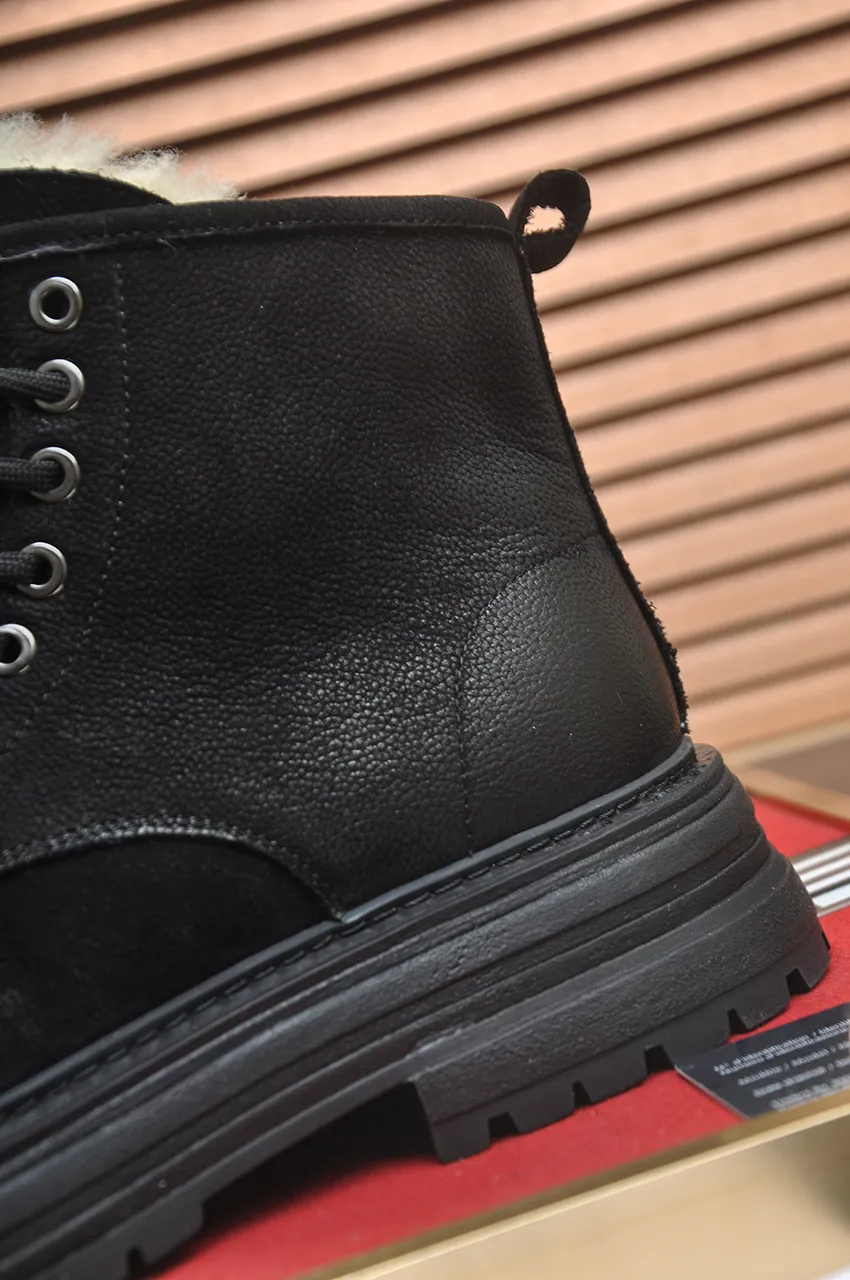 Men's shoes 💰680💶【UGG】(full genuine wool lining) Please pay attention to the quality of the original order and compare the thickness of the wool 🏮🏮Hot style Martin boots from Australia's warm luxury brand men's shoes, official website synchronization, Beckham men's style..., made of imported top-layer waxed cowhide, waxed toe box, Australian real wool velvet lining Carefully sewn...Imported rubber Martin boots outsole (comfortable, soft and wear-resistant). I really like the quality...Exquisite workmanship, you can't put it down once you see it. Code number 39-44